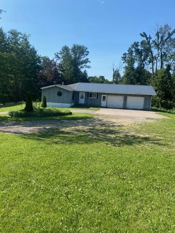 5561 Oak Lane, Cassville, WI 53806