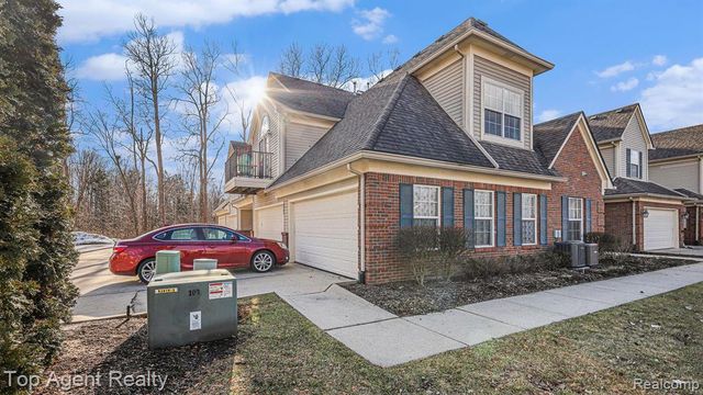 7812 Marie Dr, Shelby Township, MI 48316