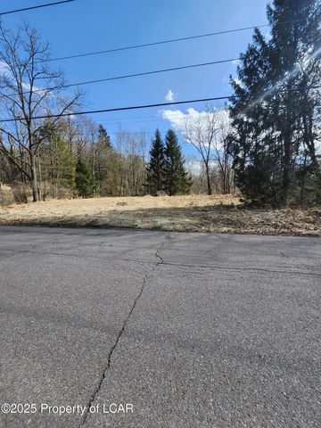 Machell Ave, Dallas, PA 18612