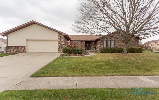 1113 Merry Dell Dr, Oregon, OH 43616