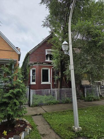 6833 S  Bishop St, Chicago, IL 60636