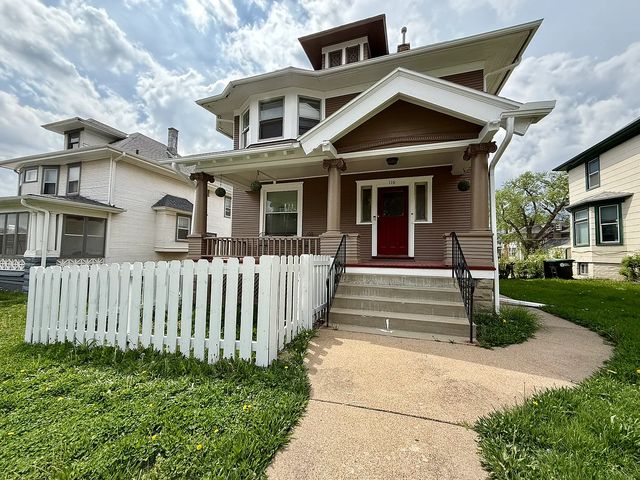116 N  40th St #2, Omaha, NE 68131