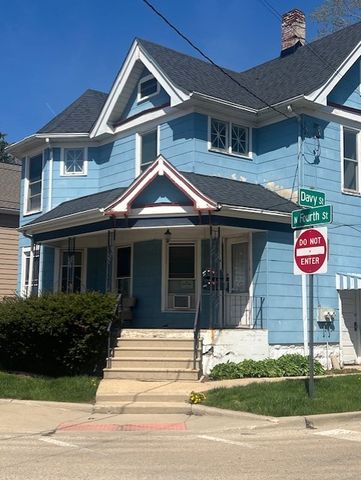 804 N  4th St, Dekalb, IL 60115