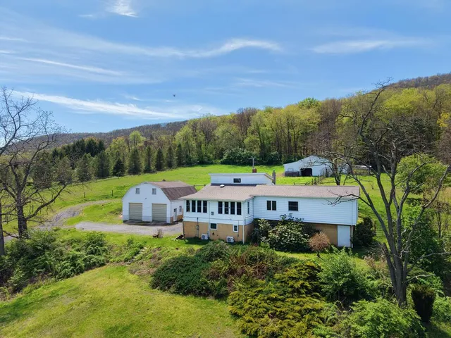 4643 Genes Ln, Broad Top, PA 16621