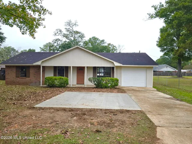 409 N  Lehmberg Rd, Columbus, MS 39702
