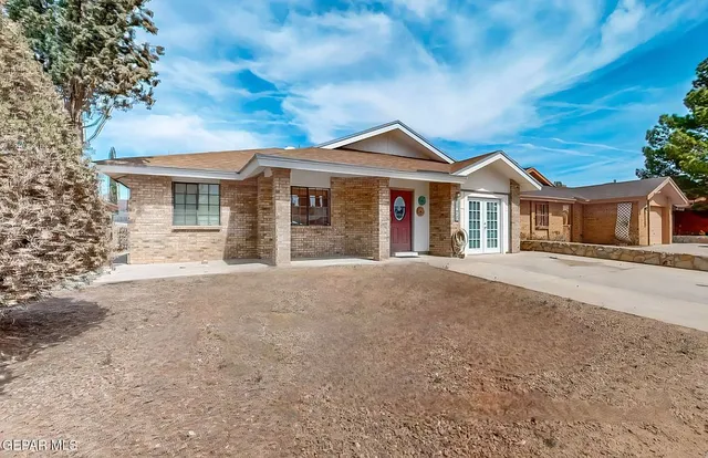 11421 Lone Wolf Cir, El Paso, TX 79936