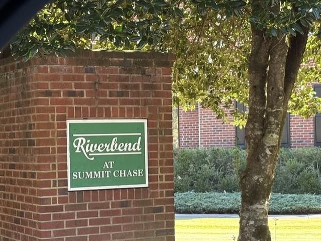 2965 Riverbend Dr, Snellville, GA 30078