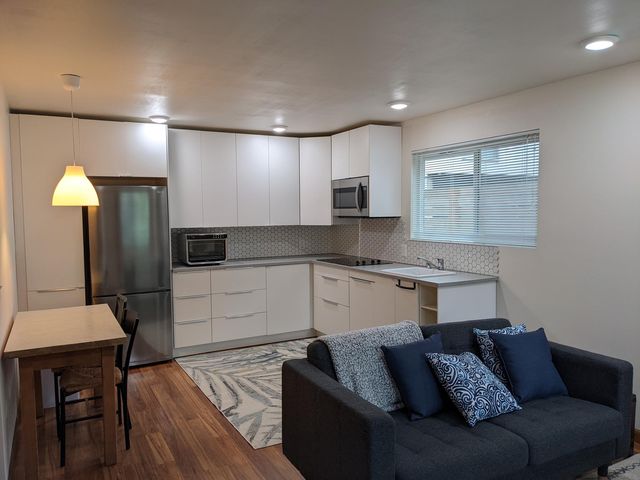 5062 Sand Point Way  NE #B, Seattle, WA 98105