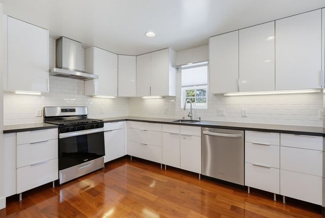 1470 Rosecrans St #2, San Diego, CA 92106