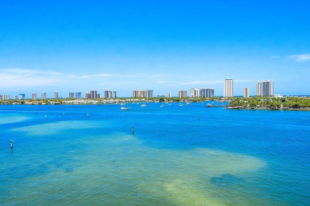 2640 Lake Shore Dr #711, Riviera Beach, FL 33404