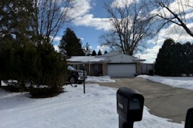 29300 Kensington Ct, Southfield, MI 48076