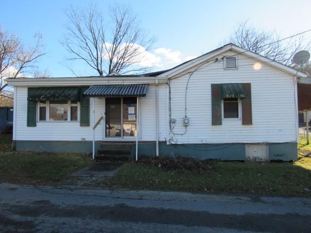 112 Freedom St, Brave, PA 15316