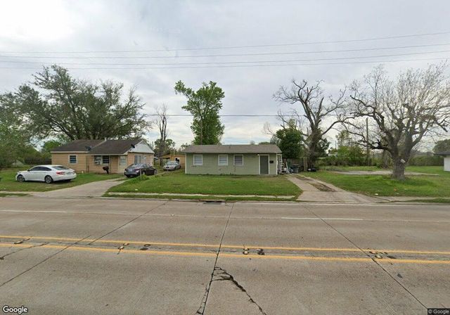 2236 E  Prien Lake Rd, Lake Charles, LA 70601
