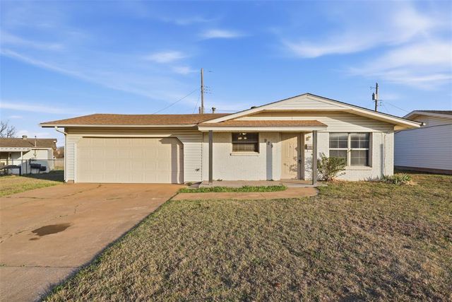 929 NW 20th St, Moore, OK 73160