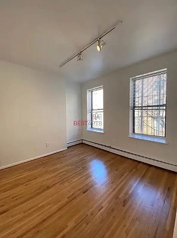413 W  52nd St #2B, New York, NY 10019