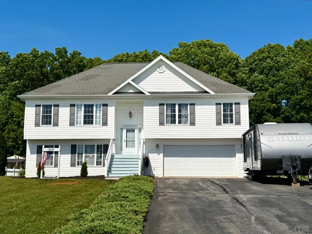 209 Hunt Club Dr, Madison Heights, VA 24572