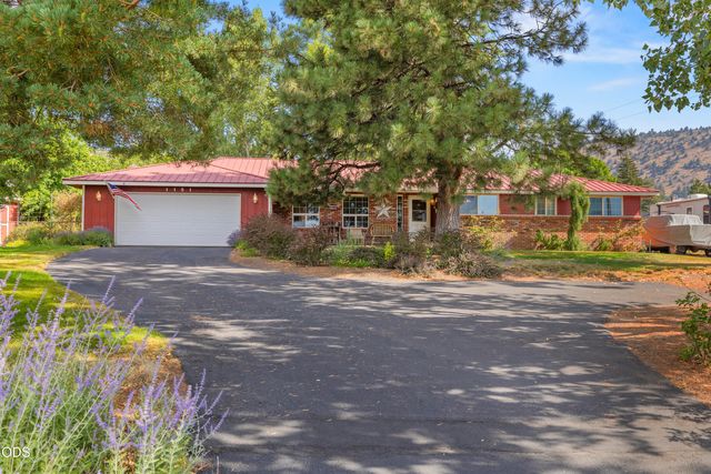 1151 Pine Grove Rd, Klamath Falls, OR 97603