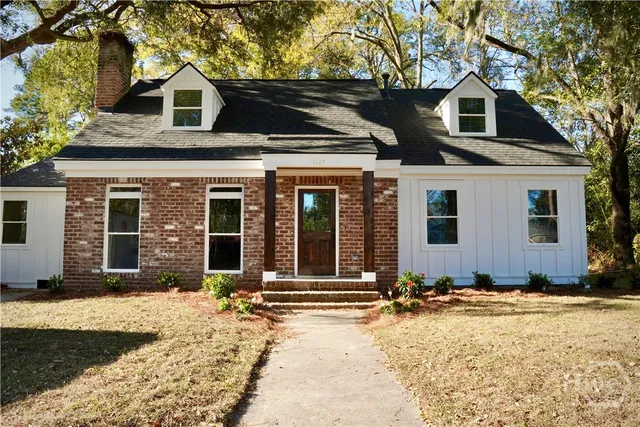 1402 N Camden Circle, Savannah, GA 31406