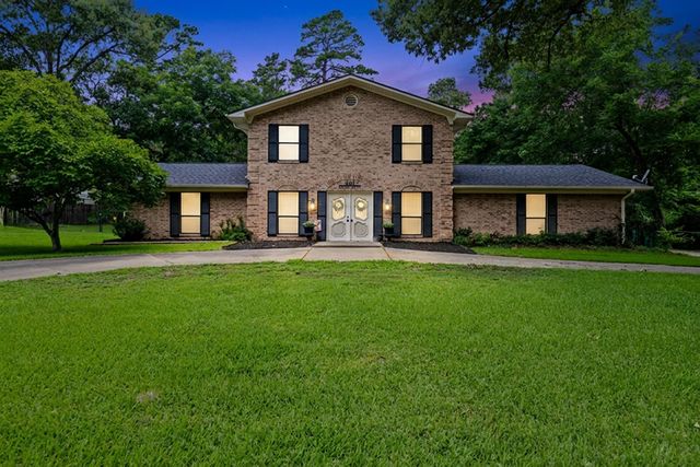 461 Country Pl, Longview, TX 75605