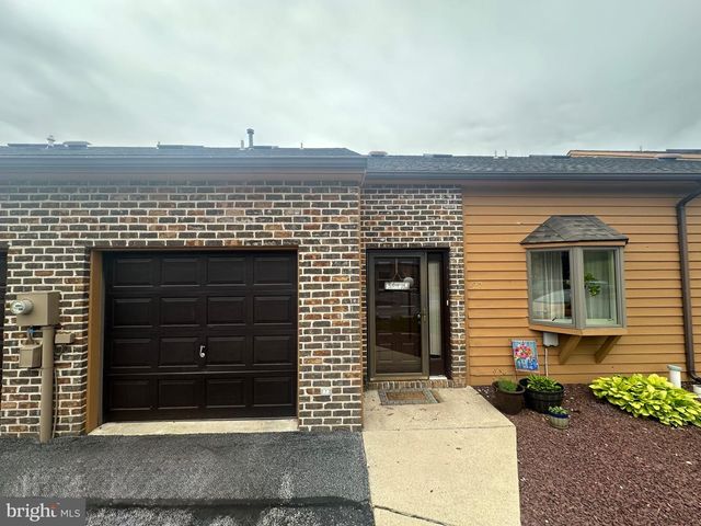 27 Westview Mnr #27, York, PA 17408