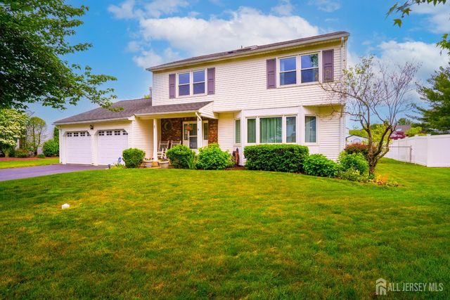 5 Wetherhill Way, Dayton, NJ 08810