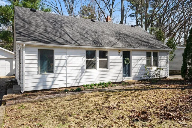 4749 Wil O Paw Dr, Coloma, MI 49038