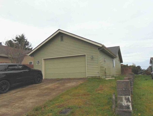 846 Sanford St, Coos Bay, OR 97420