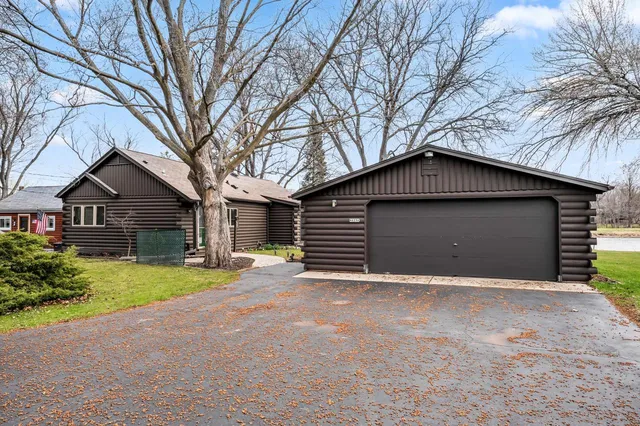 N6236 West Lake Shore DRIVE, Burlington, WI 53105