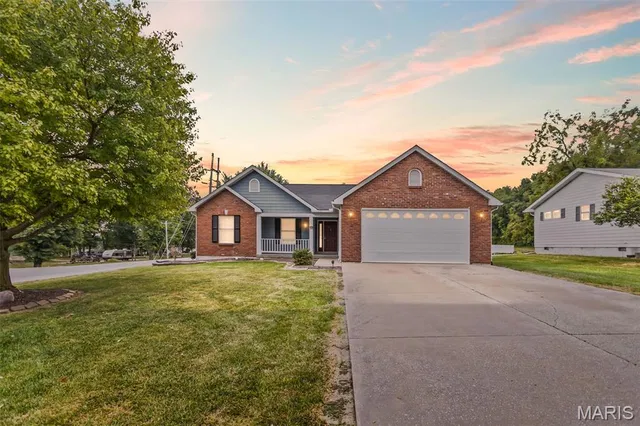 201 Barry St, Hardin, IL 62047