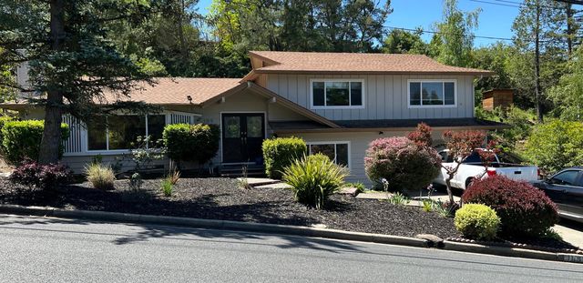109 Shuey Dr, Moraga, CA 94556