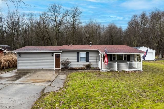 12662 National Dr, Grafton, OH 44044