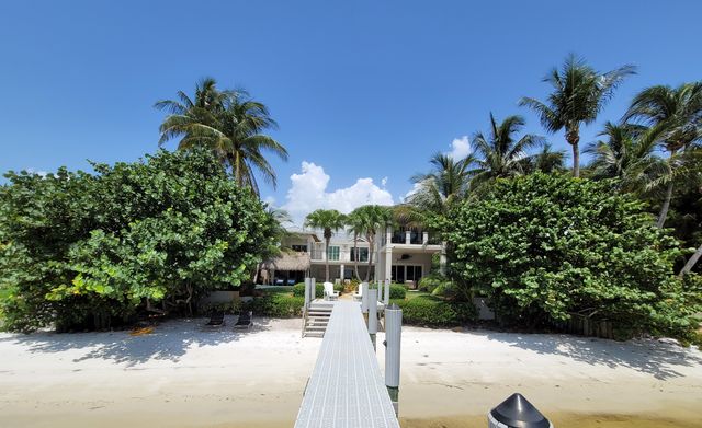 695 NE 15th Pl, Boynton Beach, FL 33435