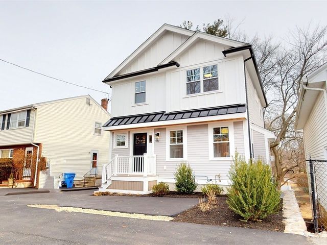 129 Lakeview Ave, Waltham, MA 02451