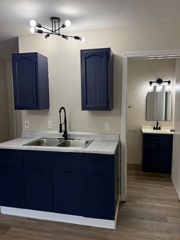 516 S  Poplar St #9, Carbondale, IL 62901