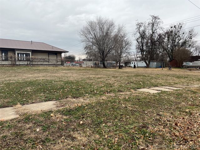 W  Hickory Ave, Fort Gibson, OK 74434