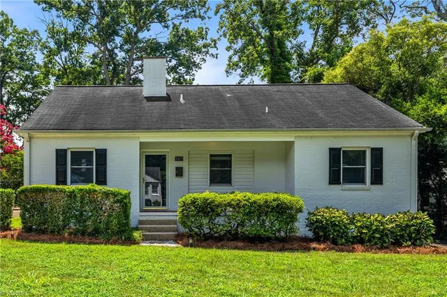 1415 Seminole Dr, Greensboro, NC 27408