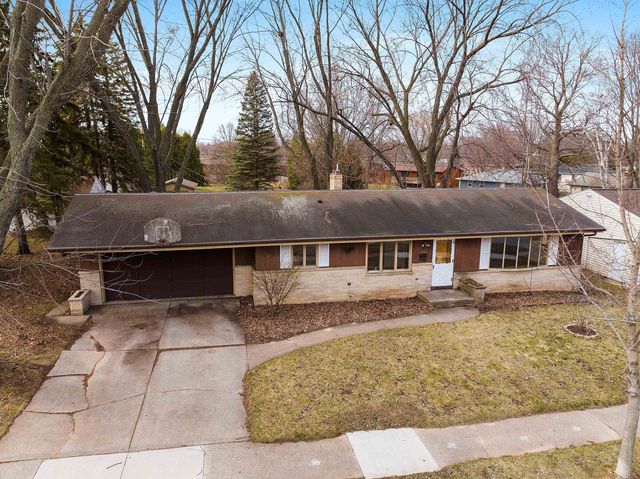 1491 Servais St, Green Bay, WI 54304