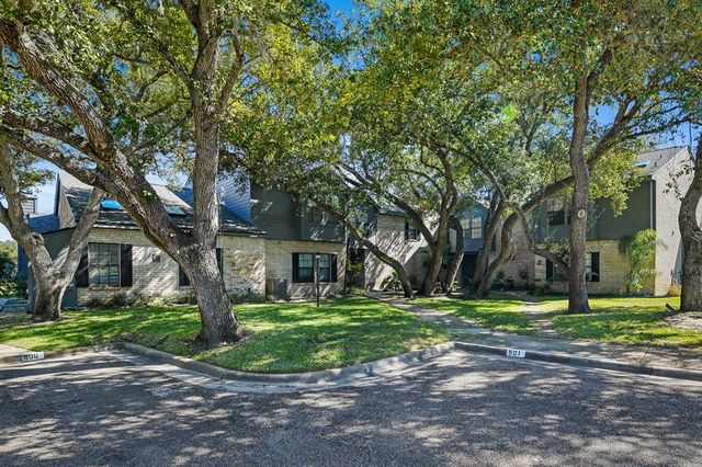 210 Oak St, Rockport, TX 78382