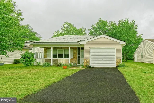 96 Huntington Dr, Southampton Township, NJ 08088