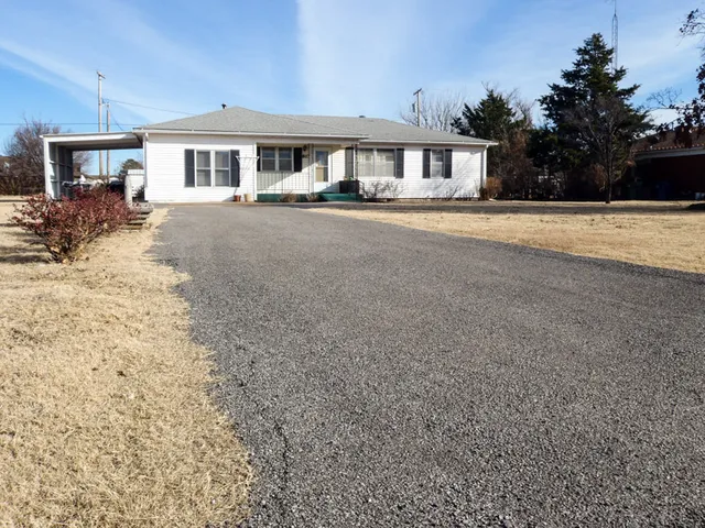 817 N  1st St, Okeene, OK 73763