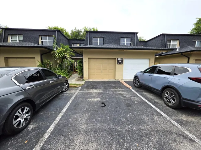 14237 SW 94th Circle Ln #103, Miami, FL 33186