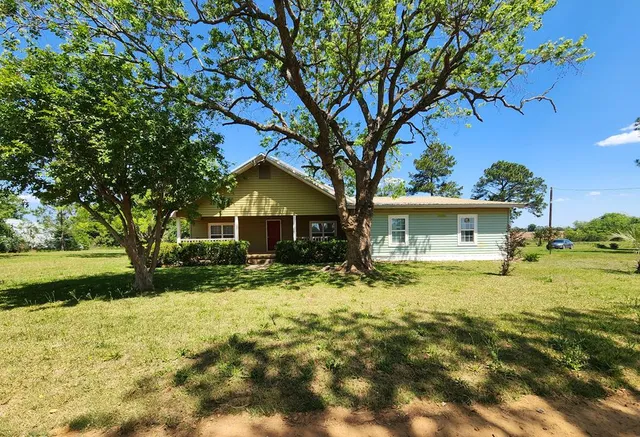 827 Bonnie Tuk Rd, Moultrie, GA 31768