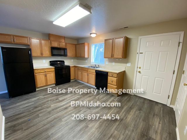 118 W  Ogden Ave, Nampa, ID 83651