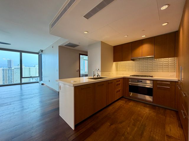 1555 Kapiolani Blvd #1714, Honolulu, HI 96814