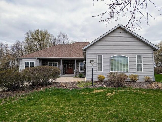 2424 Forest Hill COURT, Waukesha, WI 53188