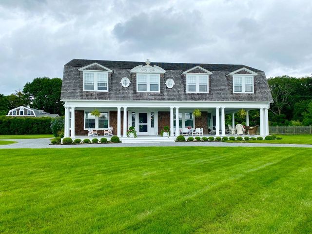 39 Sunset Ave, East Quogue, NY 11942