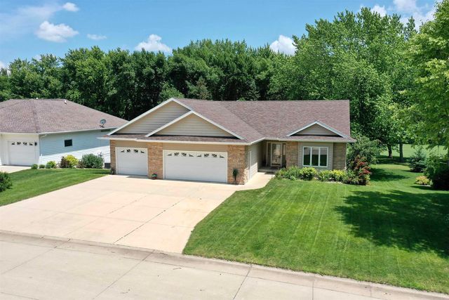 968 Emerald Pines Dr, Arnolds Park, IA 51331