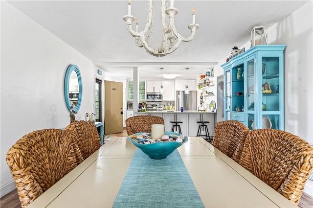 9 Plantation Dr #201, Vero Beach, FL 32966