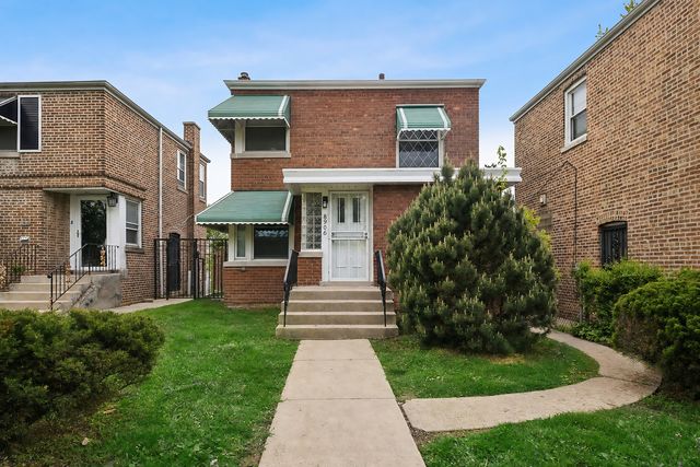 8906 S  Crandon Ave, Chicago, IL 60617