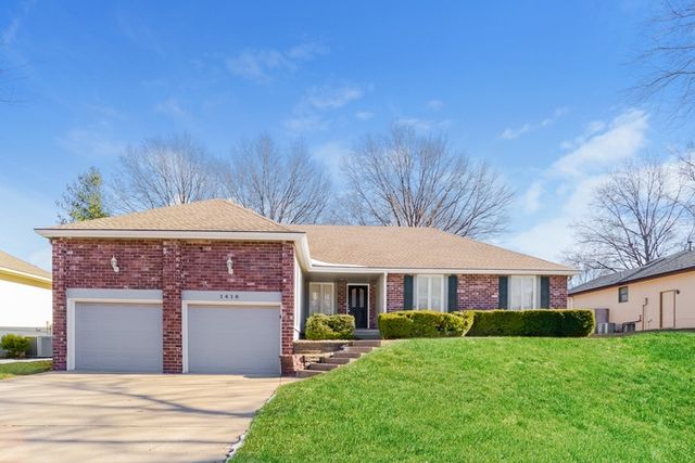 1416 NW Westwood Dr, Blue Springs, MO 64015